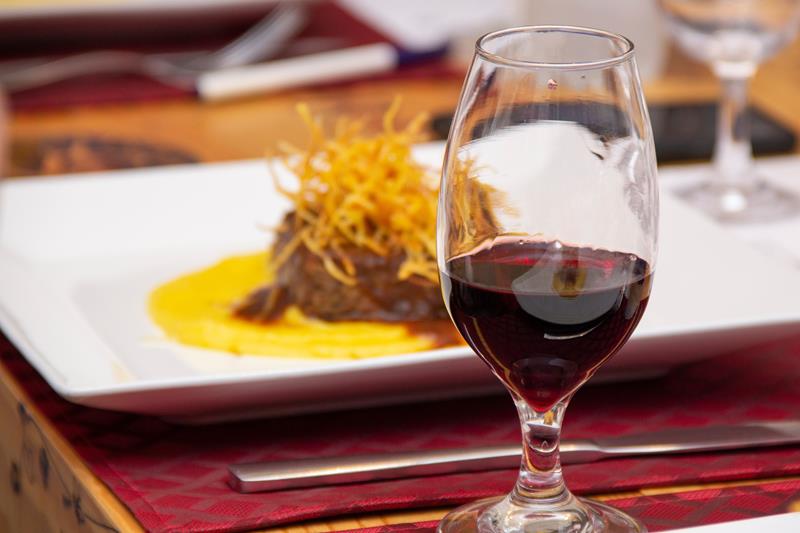 Vinho para inverno: Como aproveitar o frio com vinho e pratos quentes